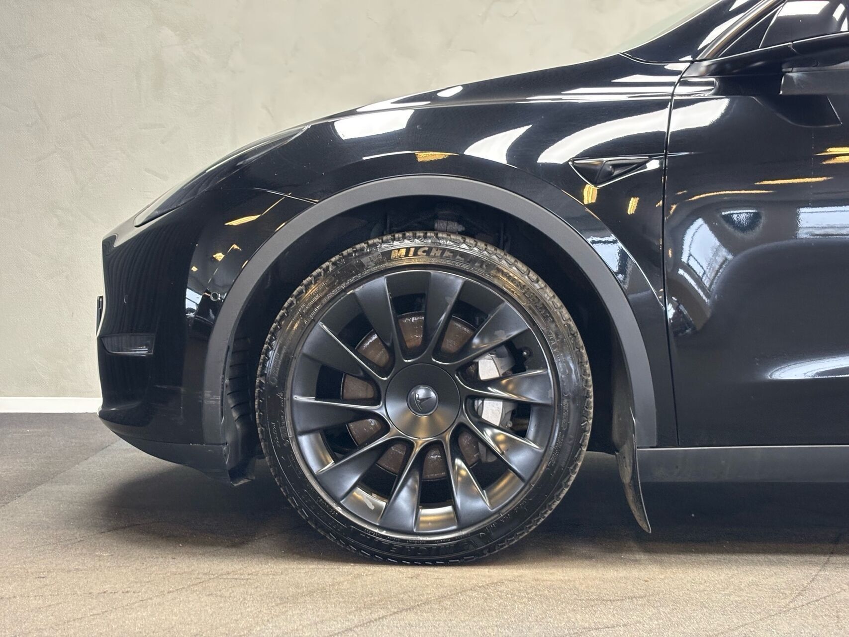 Tesla Model Y EL Long Range AWD 514HK 5d Aut.