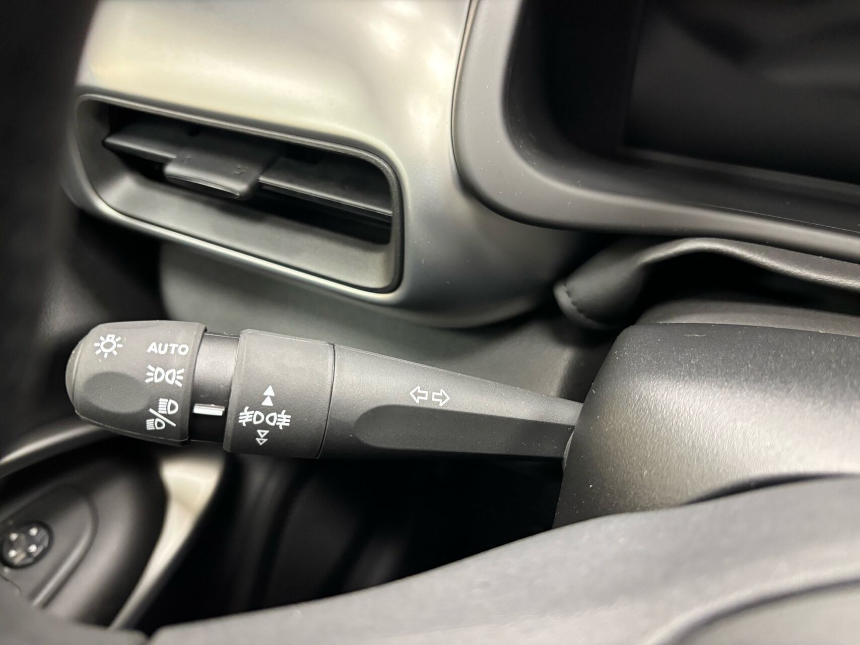 Gul Jeep Avenger fra 2023