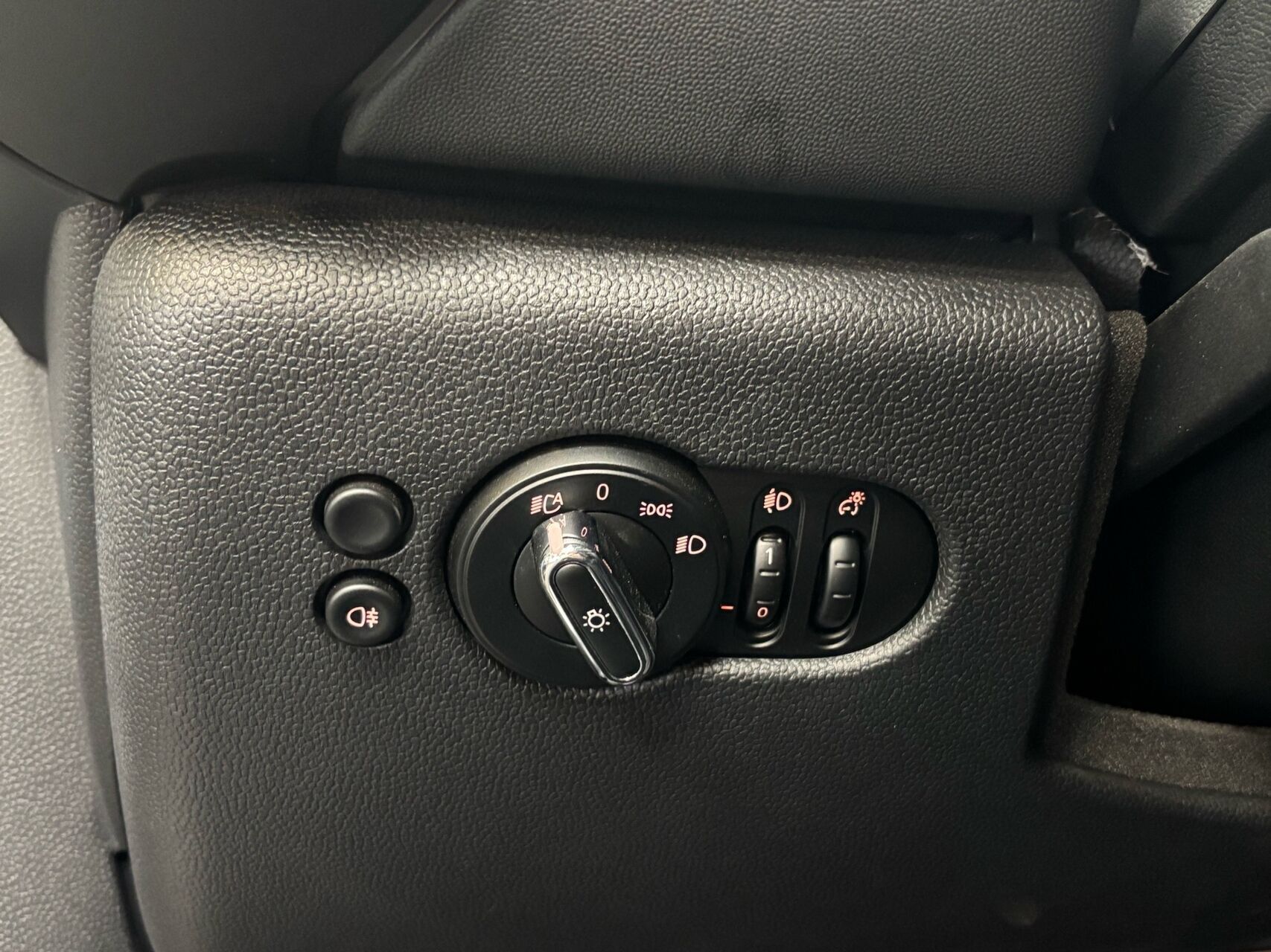 Hvid Mini Cooper fra 2022