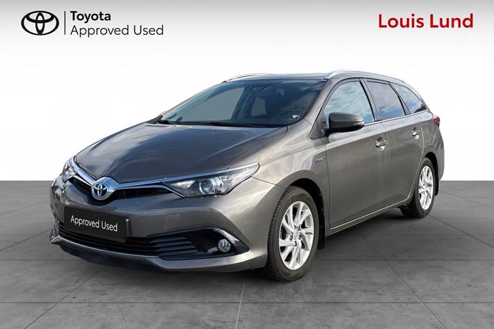 Bronze Toyota Auris fra 2017 set udefra