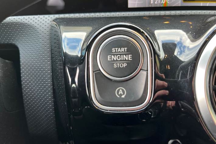 Grå Mercedes A200 d fra 2020