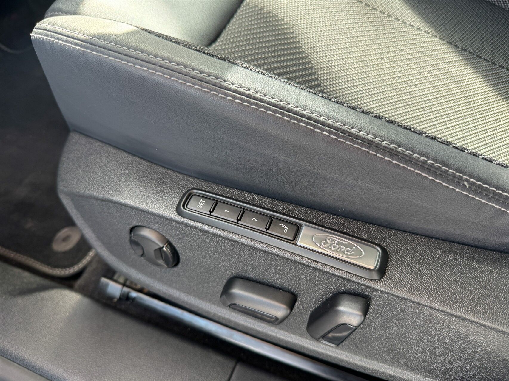 Blå Ford Explorer fra 2024