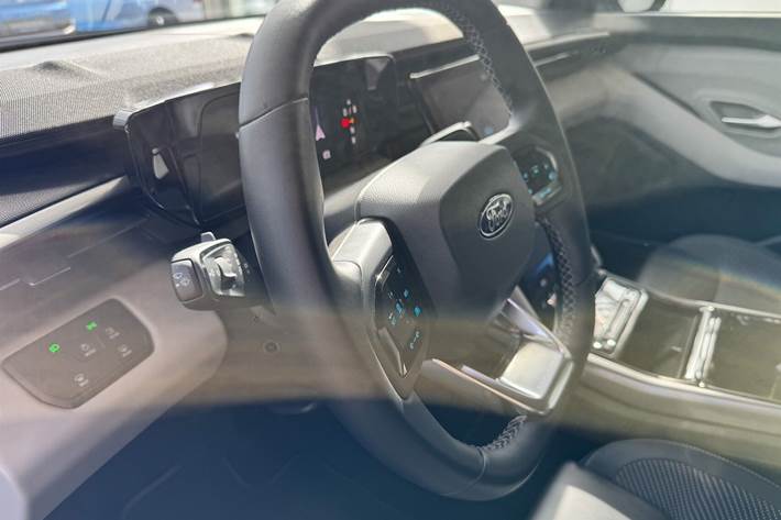 Blå Ford Explorer fra 2024
