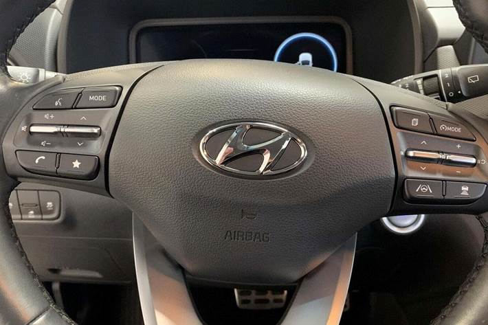 Blå Hyundai Kona fra 2021