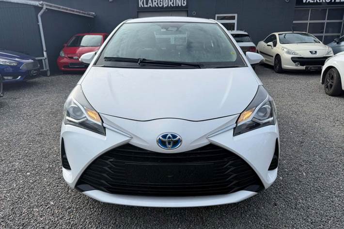 Grøn Toyota Yaris fra 2017