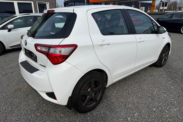 Grøn Toyota Yaris fra 2017