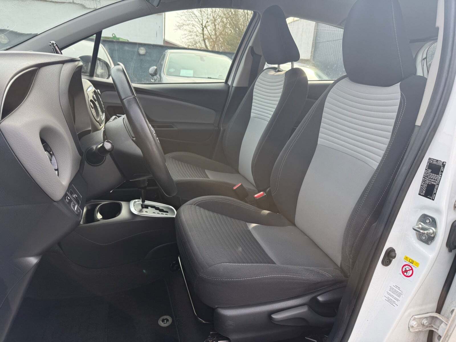 Grøn Toyota Yaris fra 2017