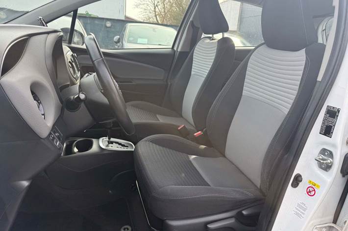 Grøn Toyota Yaris fra 2017