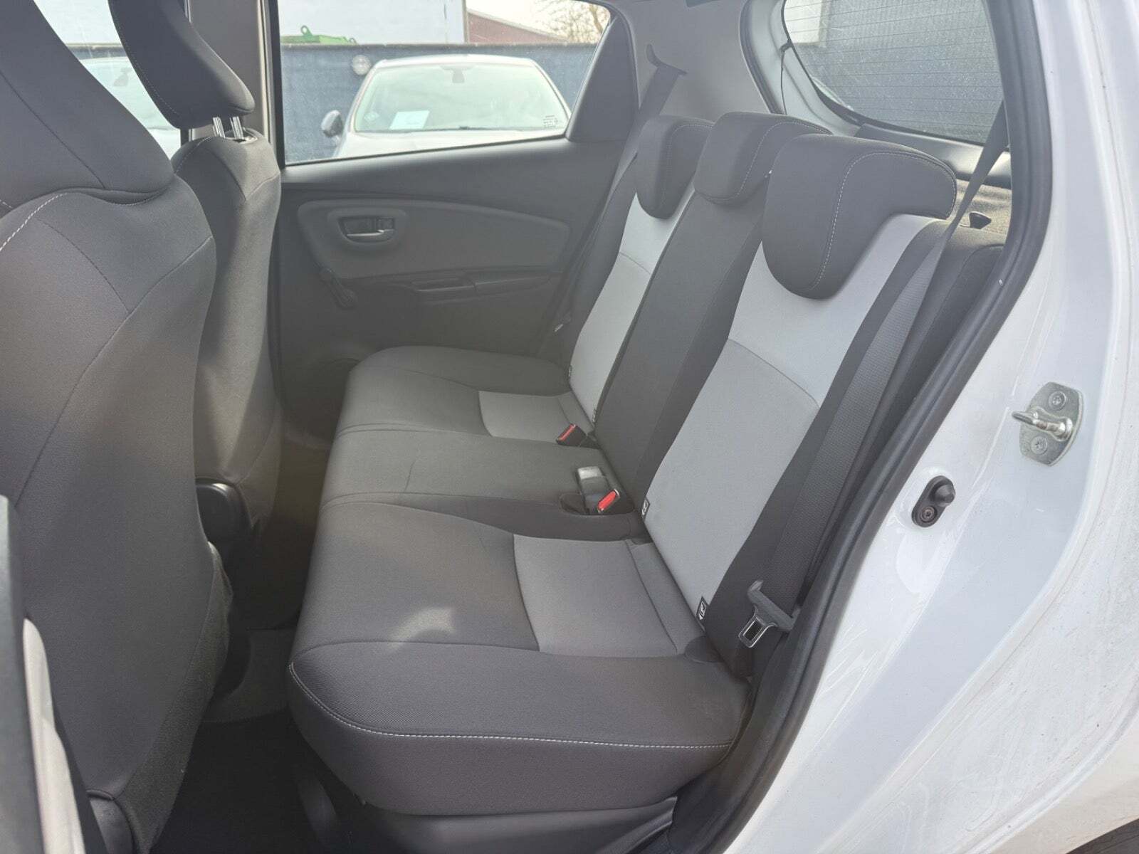 Grøn Toyota Yaris fra 2017