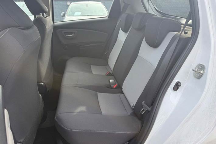 Grøn Toyota Yaris fra 2017