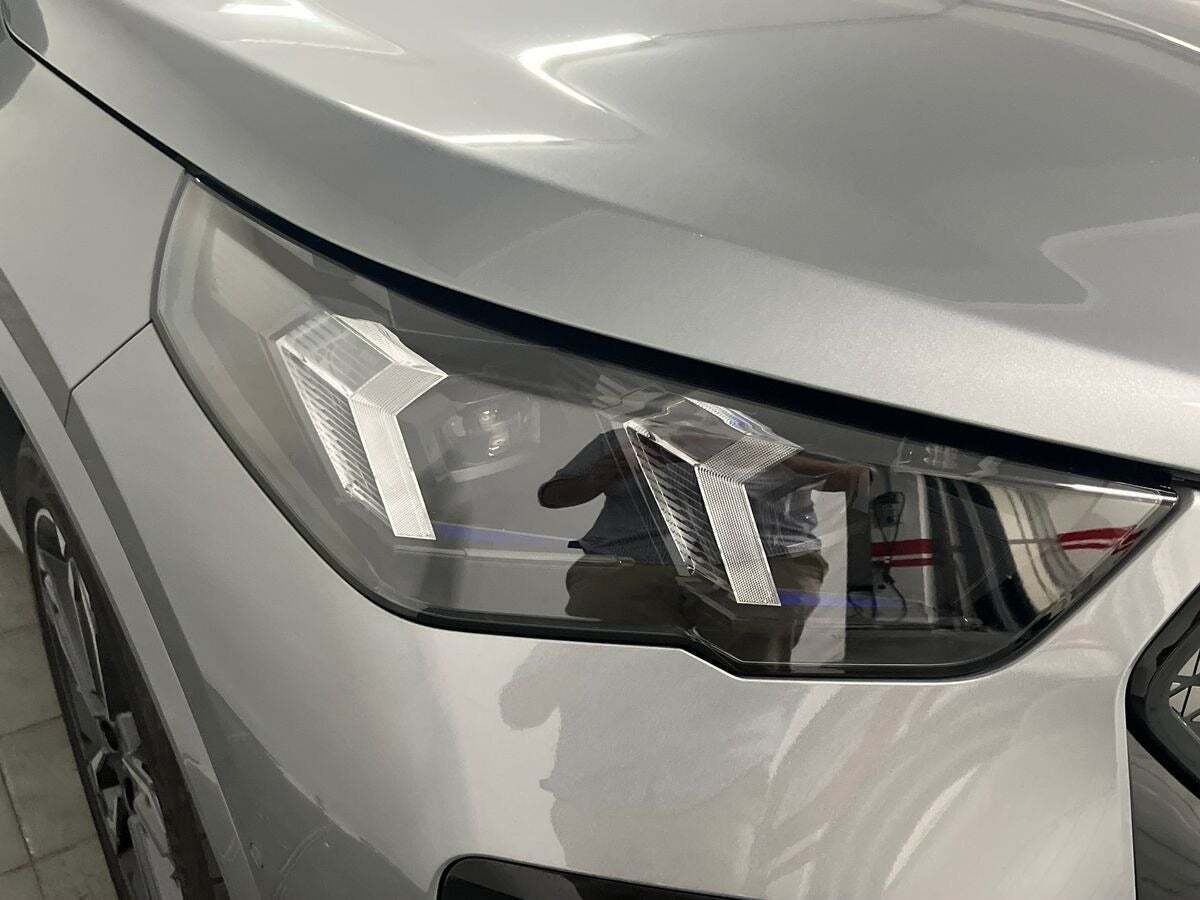 Grå BMW iX2 fra 2025
