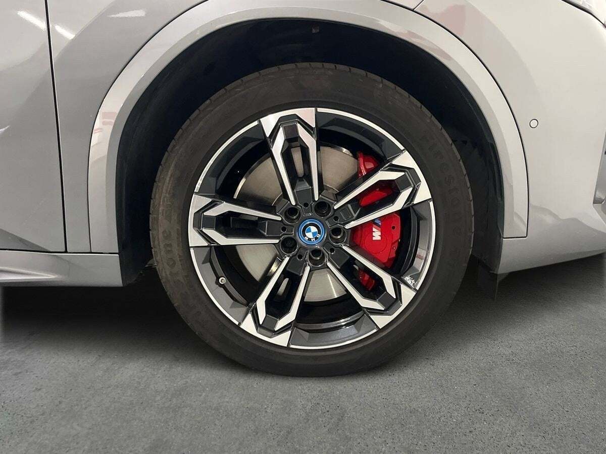 Grå BMW iX2 fra 2025