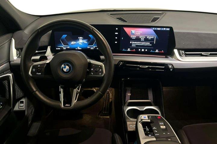 Grå BMW iX2 fra 2025
