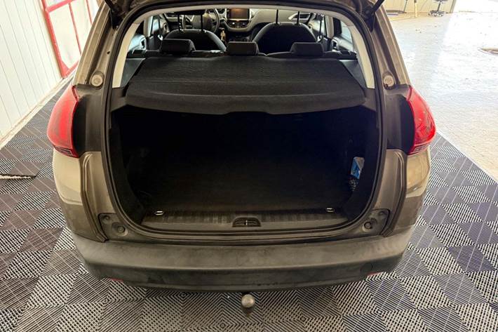 Beige Peugeot 2008 fra 2016