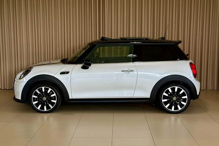 Hvid Mini Cooper SE fra 2023