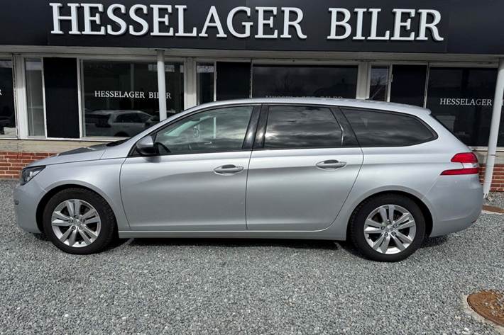 Sølv Peugeot 308 fra 2017