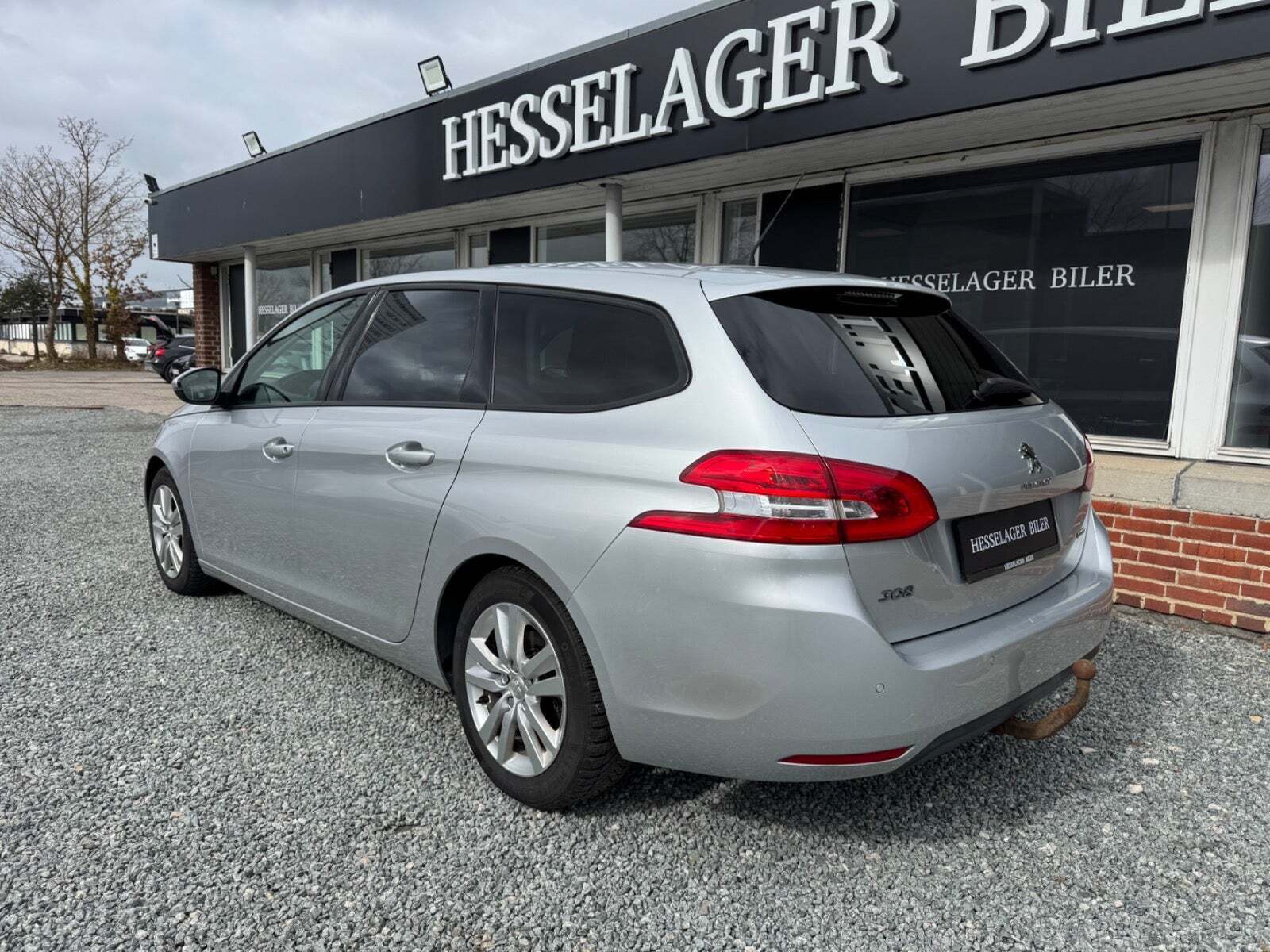Sølv Peugeot 308 fra 2017