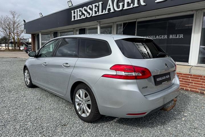 Sølv Peugeot 308 fra 2017