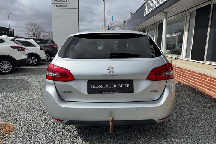 Sølv Peugeot 308 fra 2017