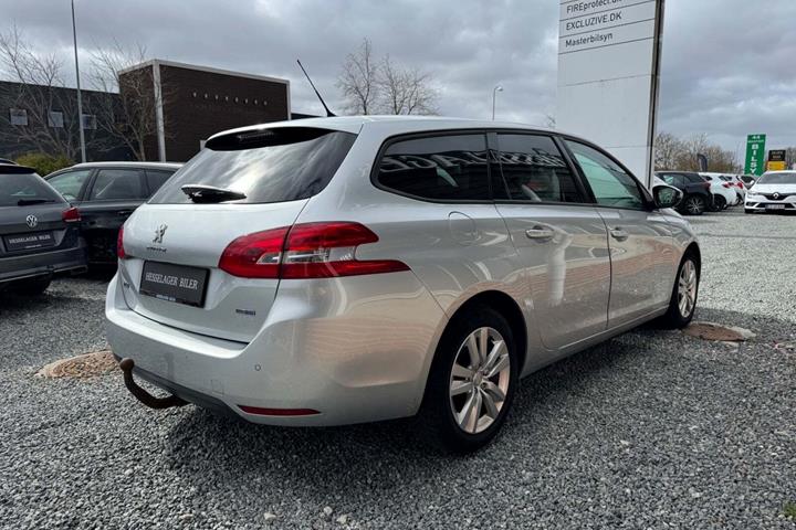 Sølv Peugeot 308 fra 2017