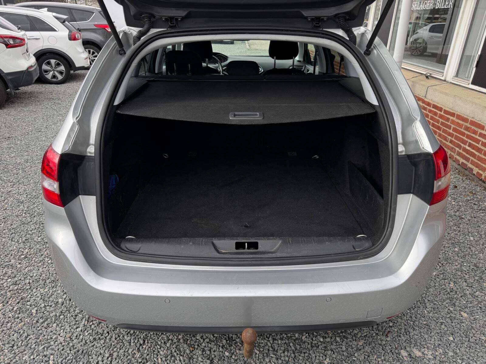 Sølv Peugeot 308 fra 2017