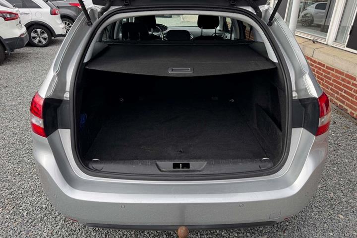 Sølv Peugeot 308 fra 2017