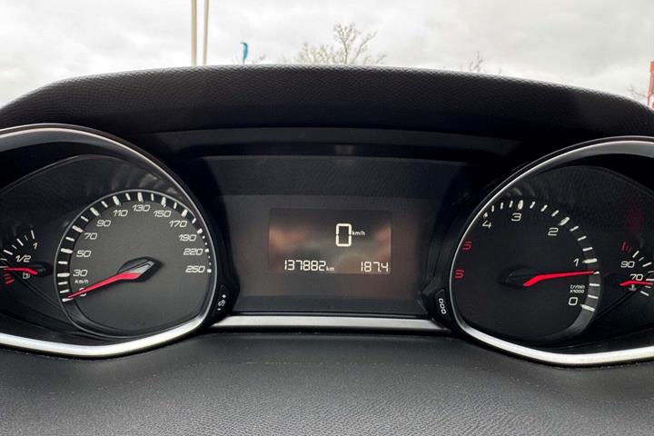 Sølv Peugeot 308 fra 2017
