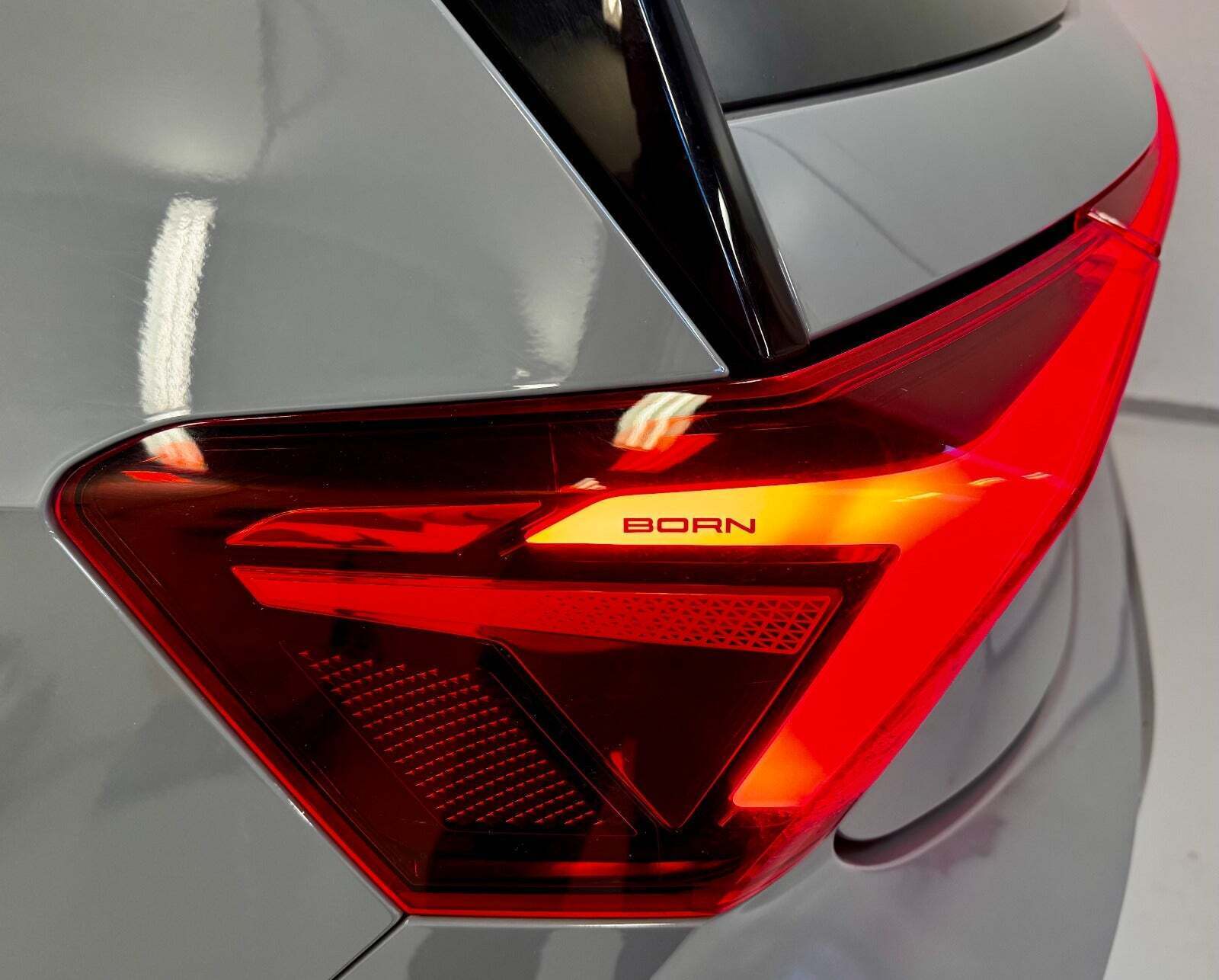 Grå Cupra Born fra 2023