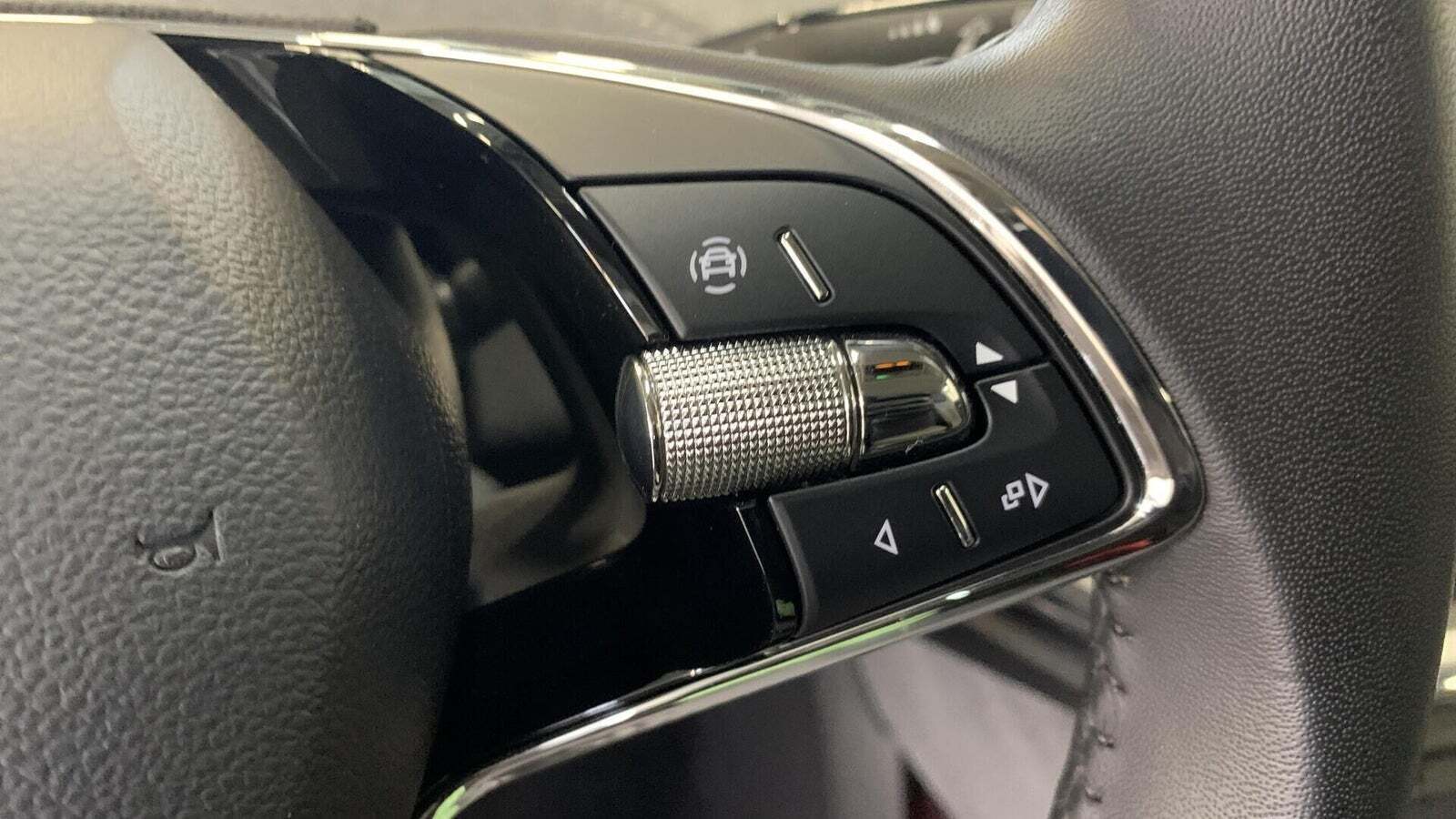 Grå Skoda Enyaq fra 2023