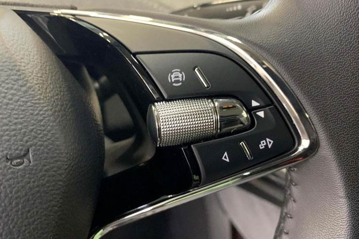 Grå Skoda Enyaq fra 2023