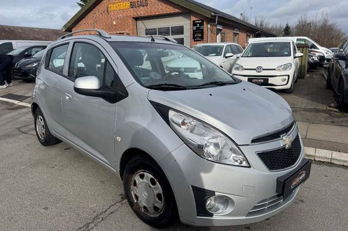 undefined Chevrolet Spark fra 2012 set udefra