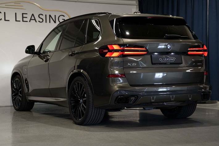 Grøn BMW X5 fra 2024