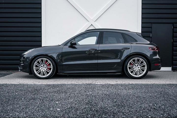 undefined Porsche Macan Turbo fra 2017