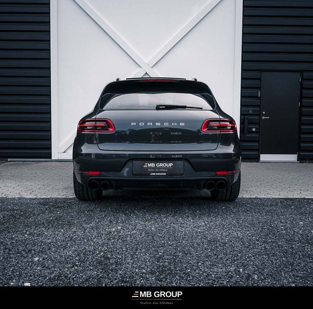 undefined Porsche Macan Turbo fra 2017