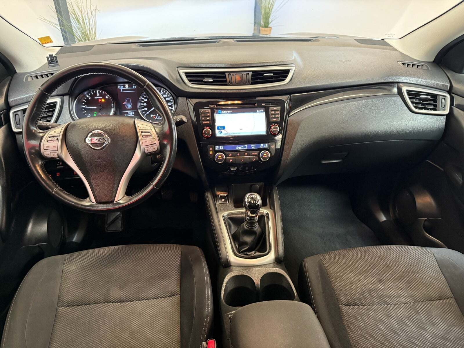 Sort Nissan Qashqai fra 2014