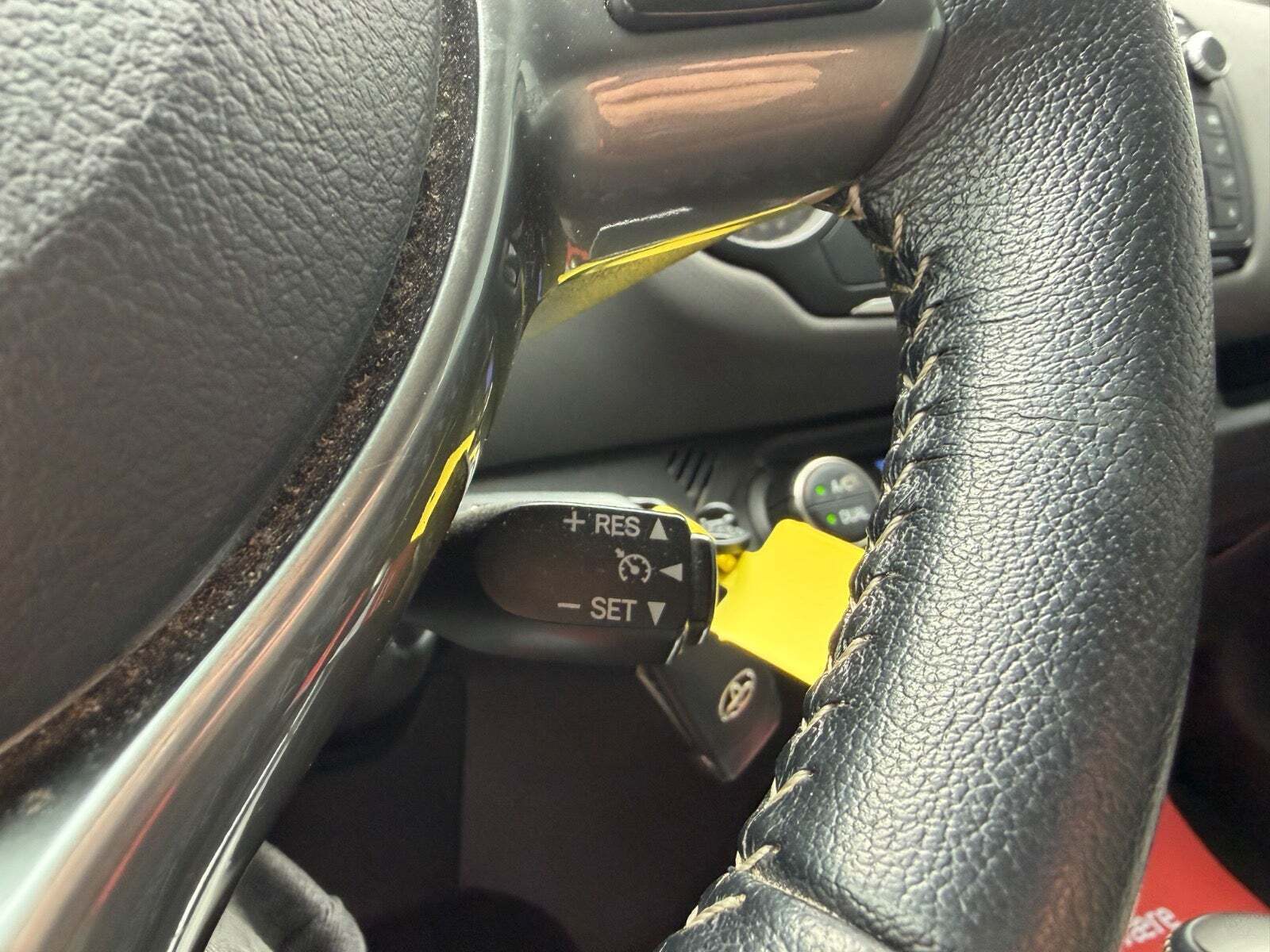 Hvid Toyota Yaris fra 2015