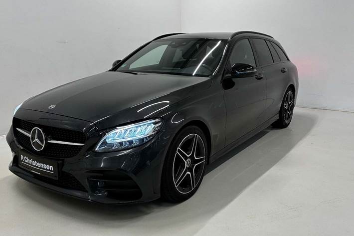 Grå Mercedes C220 d fra 2021 set udefra