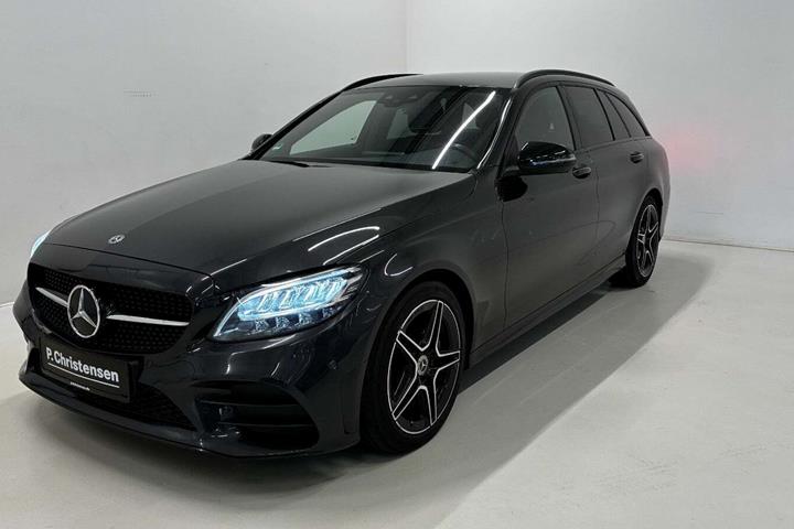 Grå Mercedes C220 d fra 2021 set udefra