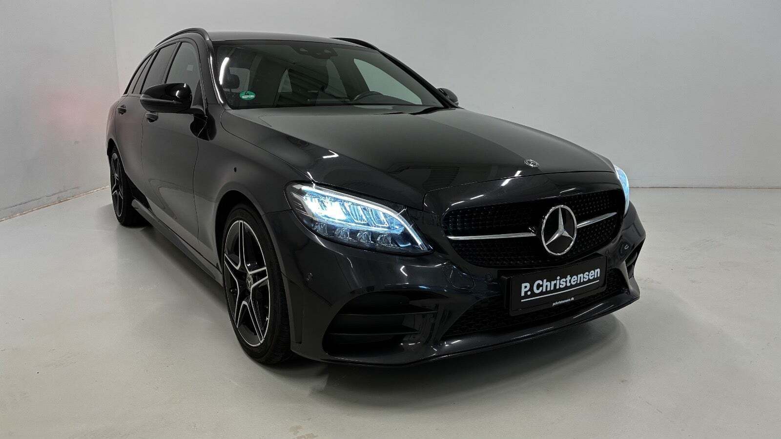 Grå Mercedes C220 d fra 2021