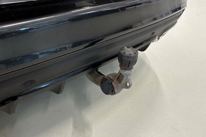 Grå Mercedes C220 d fra 2021