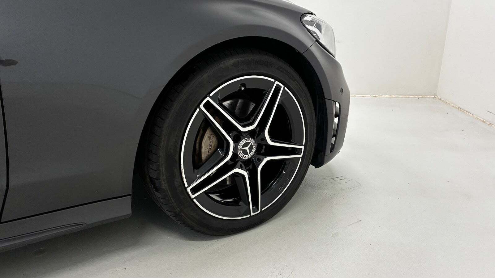 Grå Mercedes C220 d fra 2021