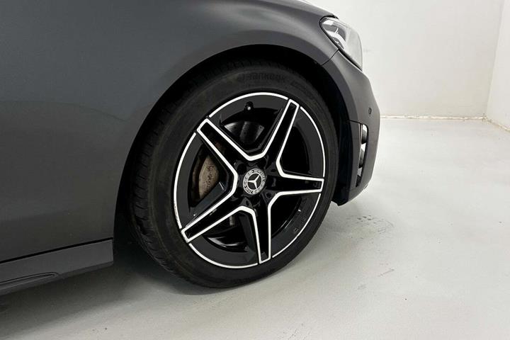 Grå Mercedes C220 d fra 2021