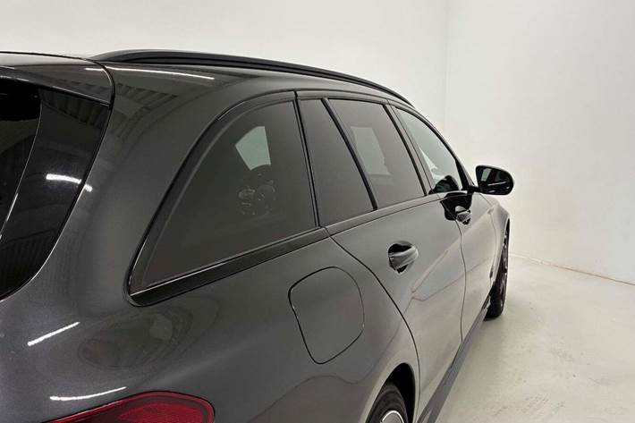 Grå Mercedes C220 d fra 2021