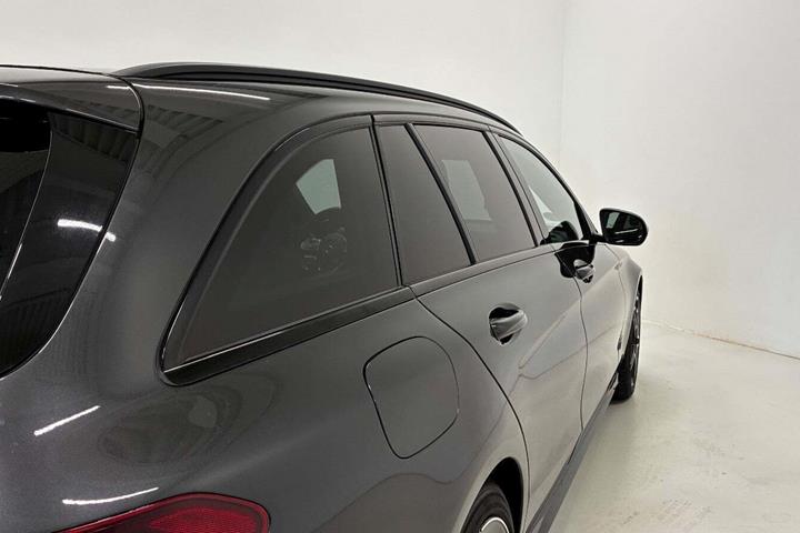 Grå Mercedes C220 d fra 2021