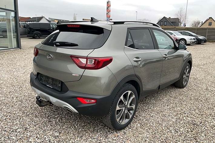 Grå Kia Stonic fra 2019