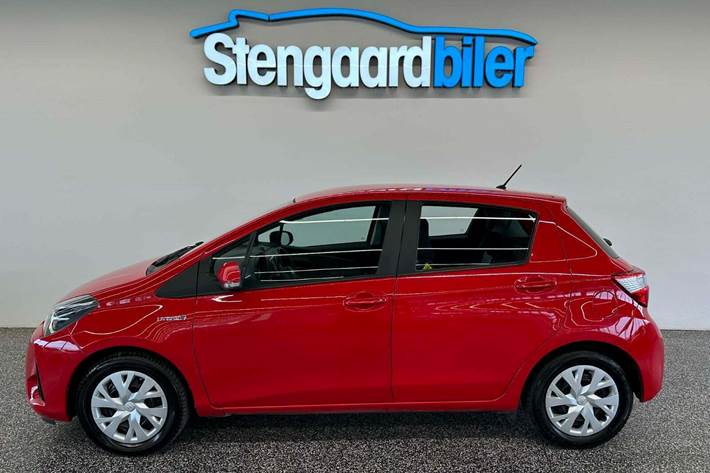 Rød Toyota Yaris fra 2019