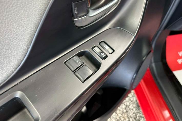 Rød Toyota Yaris fra 2019