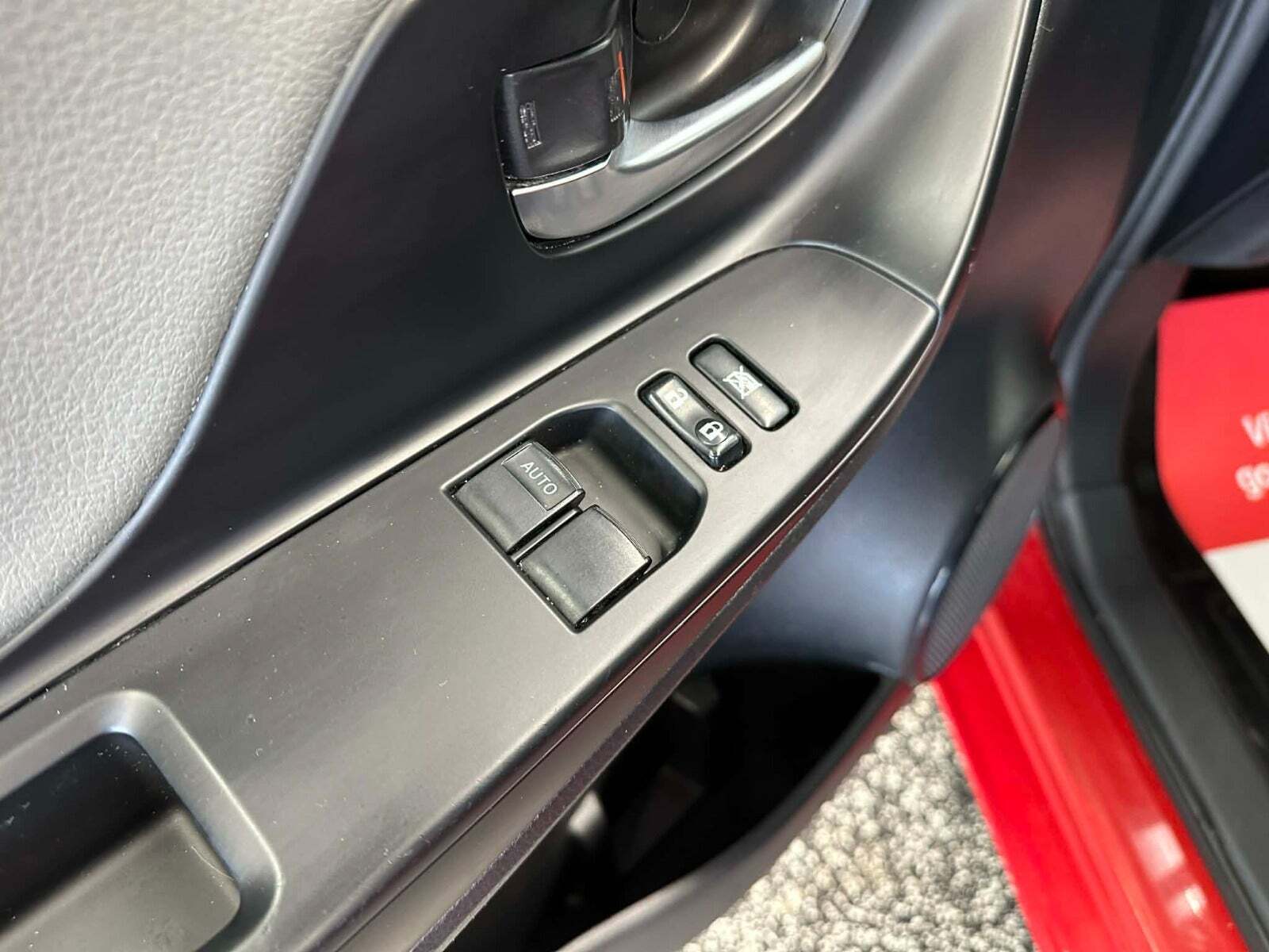 Rød Toyota Yaris fra 2020