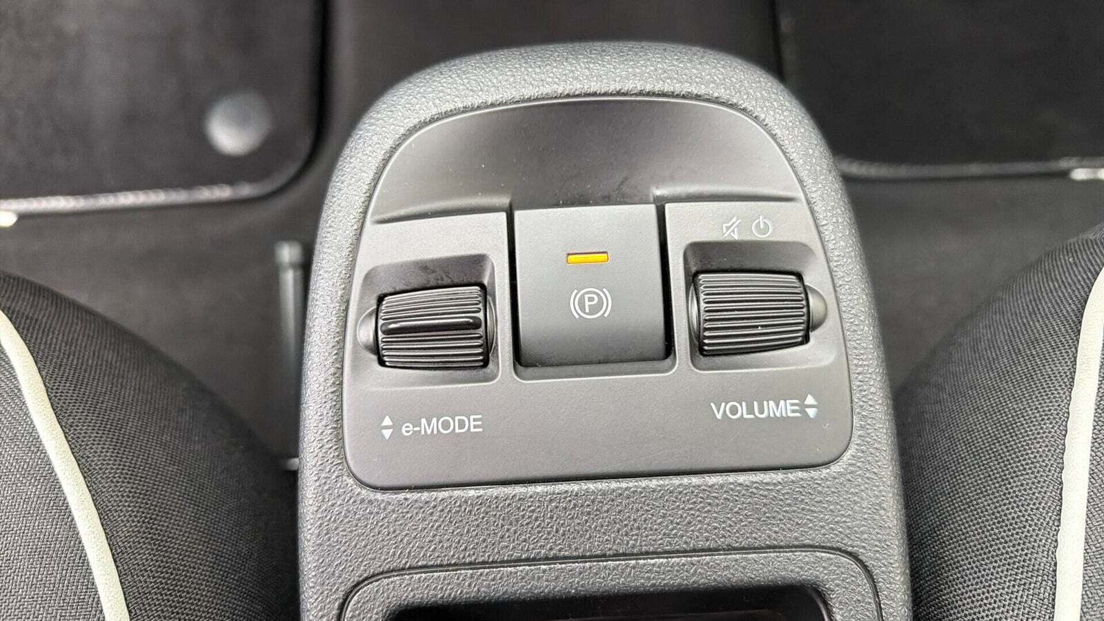 Hvid Fiat 500e fra 2023