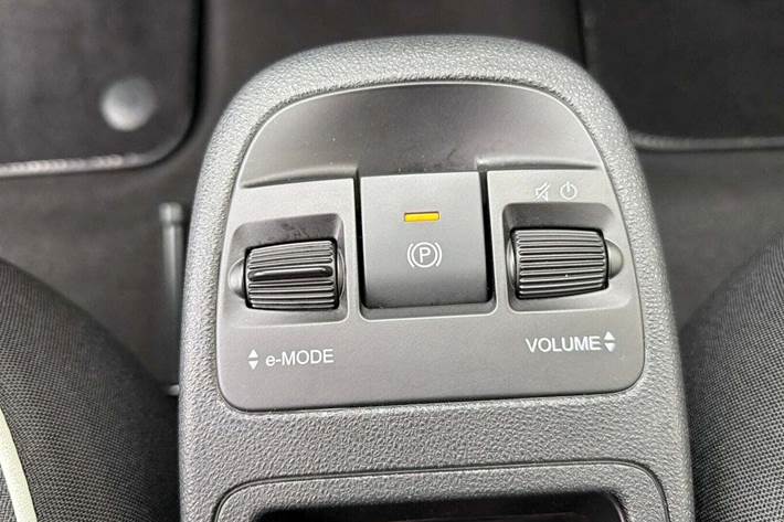 Hvid Fiat 500e fra 2023